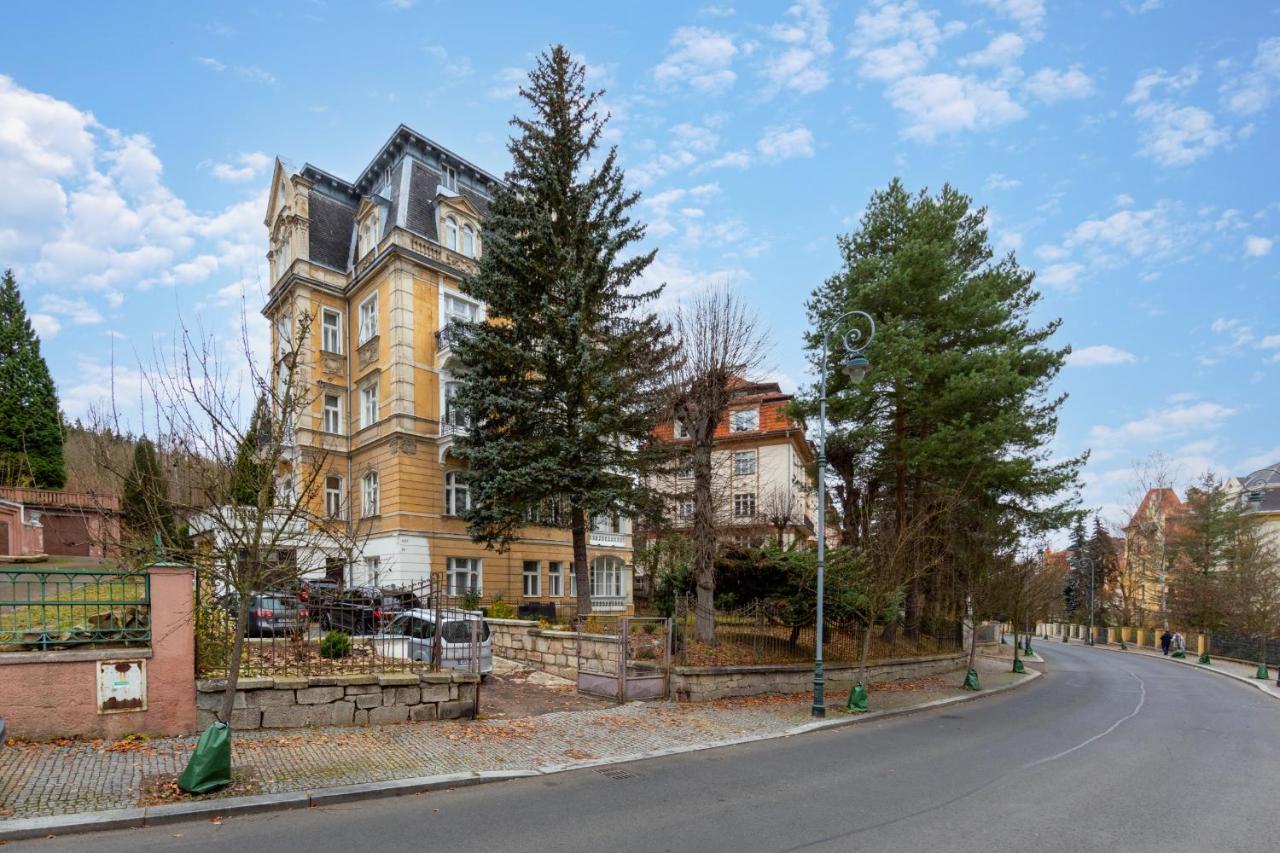 Luxury Apartment Diamond Κάρλοβι Βάρι Εξωτερικό φωτογραφία