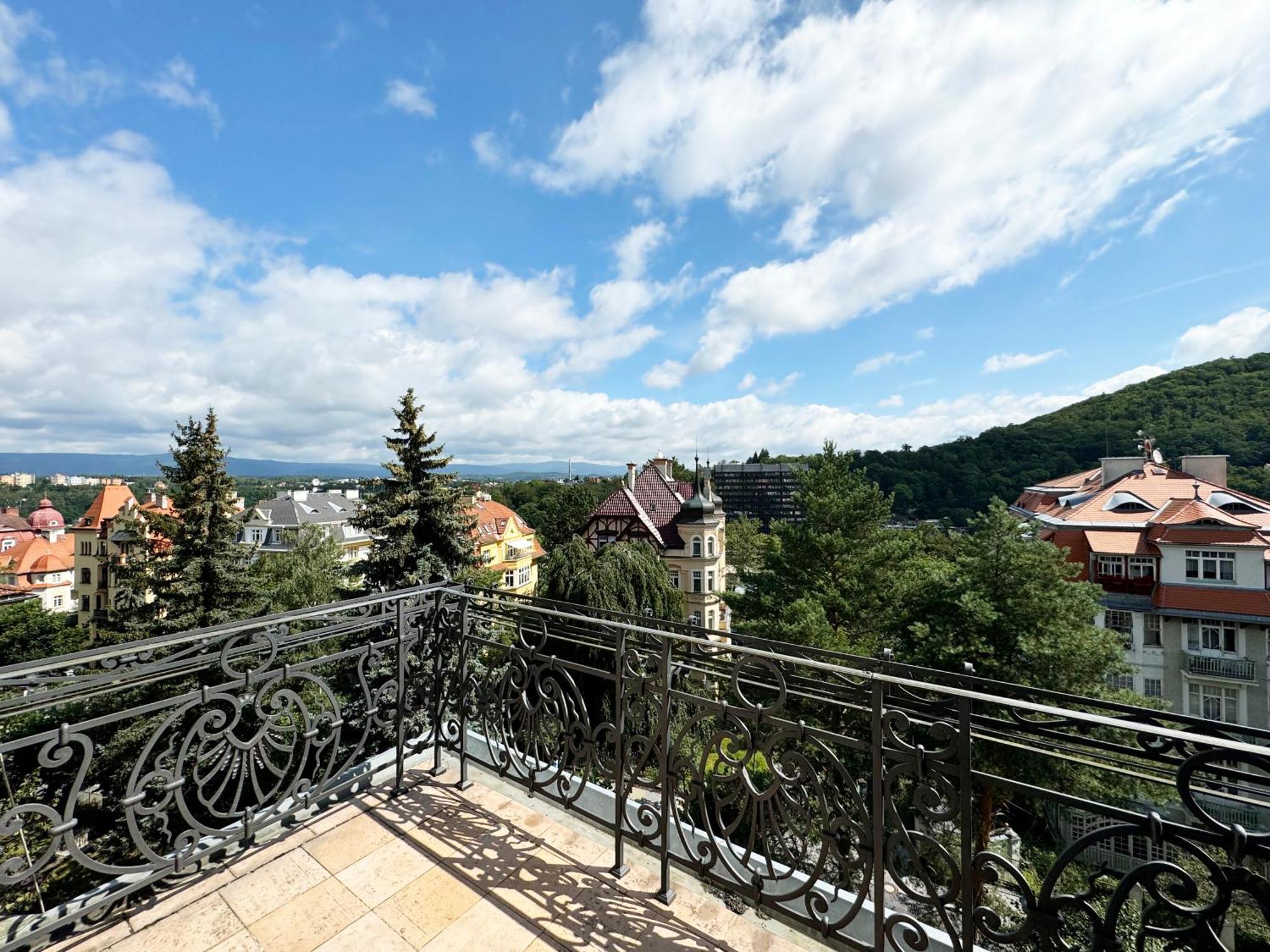 Luxury Apartment Diamond Κάρλοβι Βάρι Εξωτερικό φωτογραφία